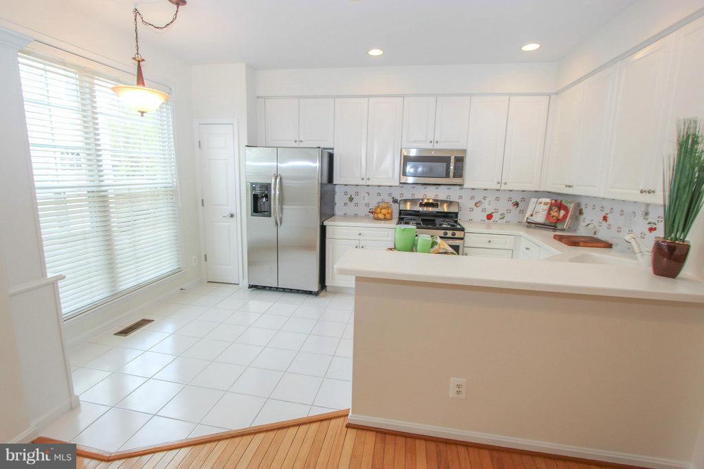6035 Riddle Walk Alexandria, VA 22312 - Photo 3 of 30 Kitchen