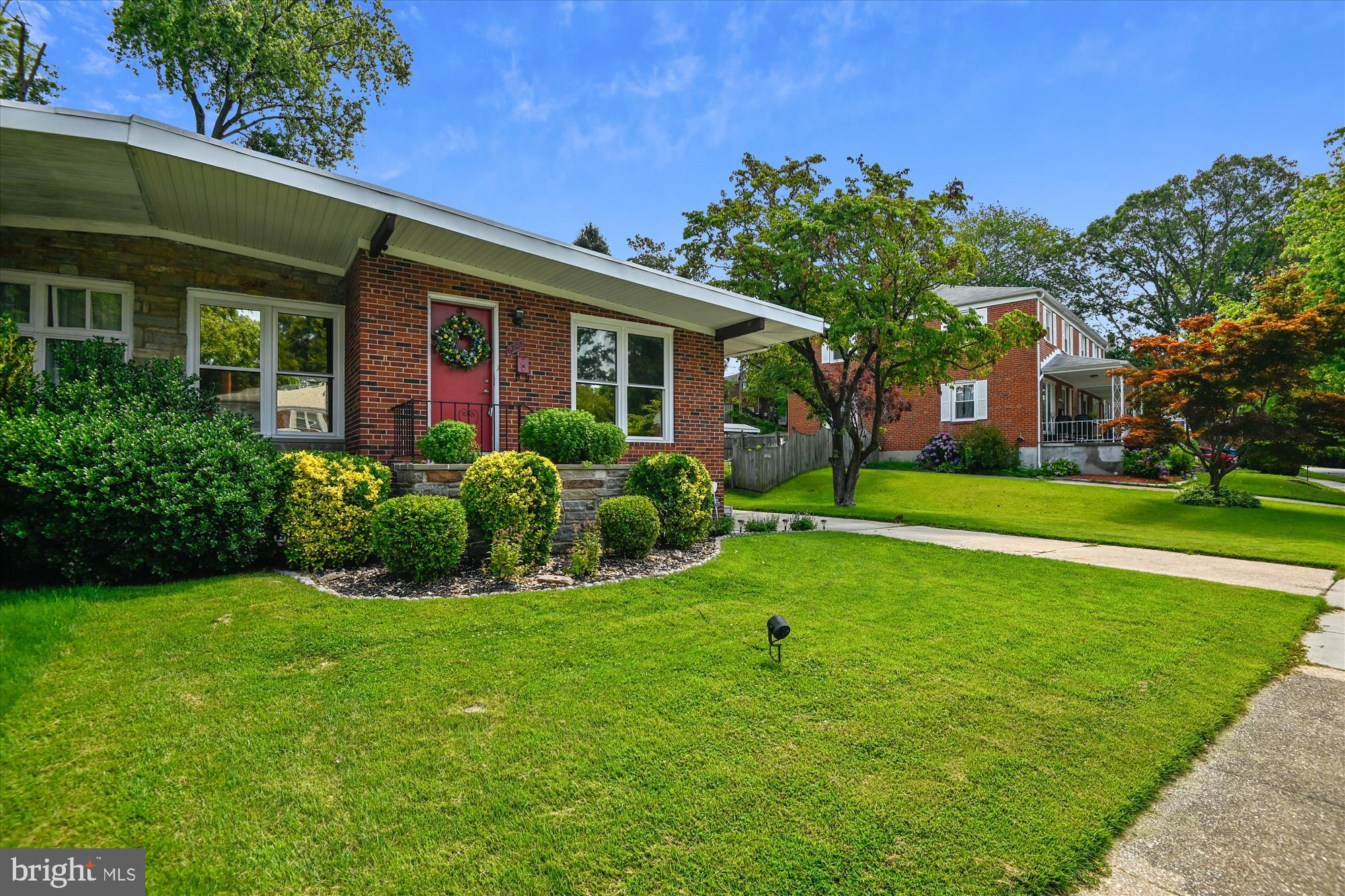 6805 Barnett Road Baltimore, MD 21239 - Photo 2 of 37 Nice front yard!