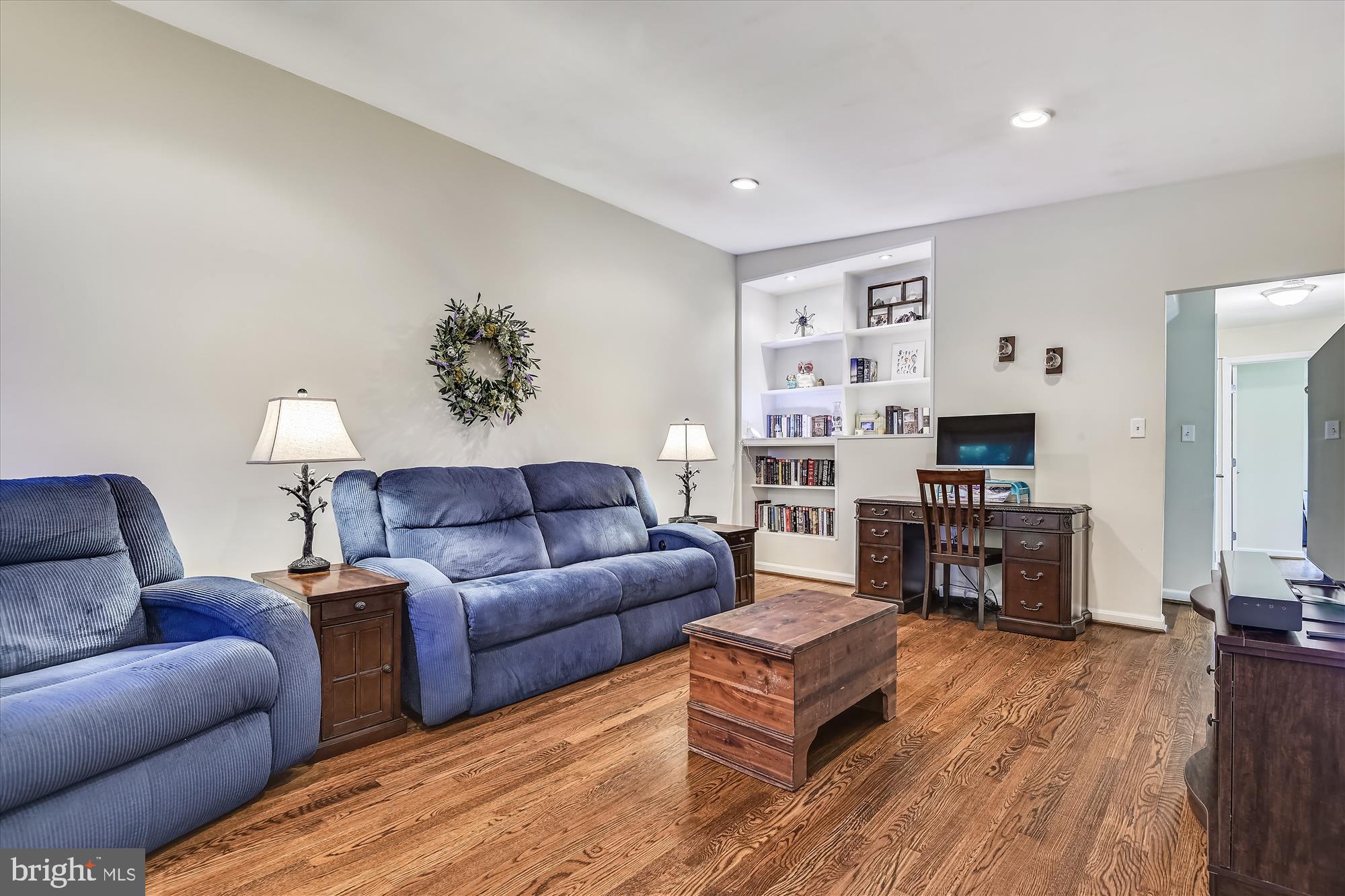 6805 Barnett Road Baltimore, MD 21239 - Photo 5 of 37 Lovely living room with pretty built in shelves