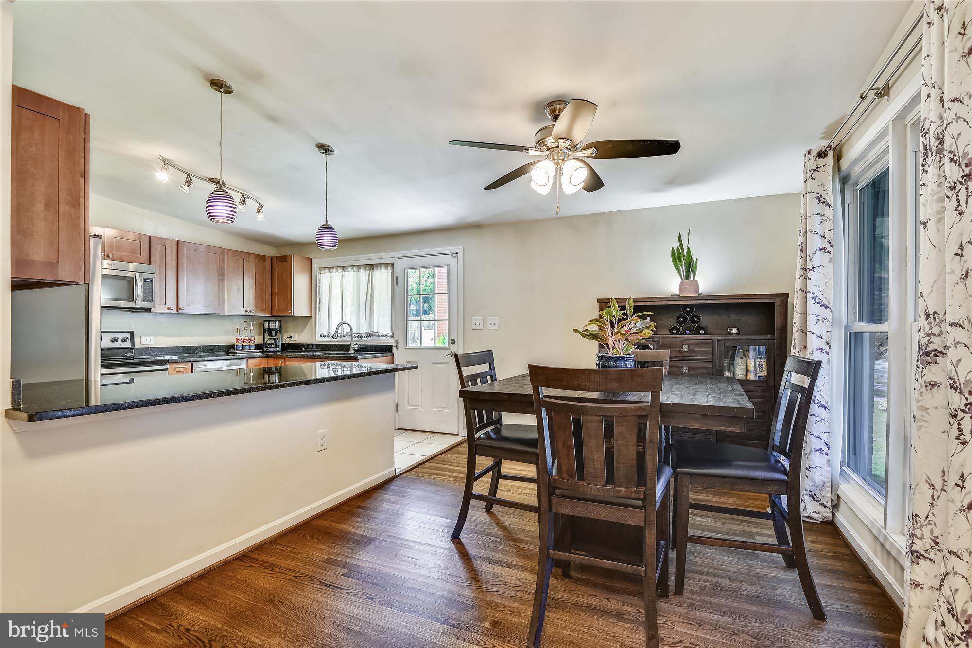 6805 Barnett Road Baltimore, MD 21239 - Photo 9 of 37 Dining room