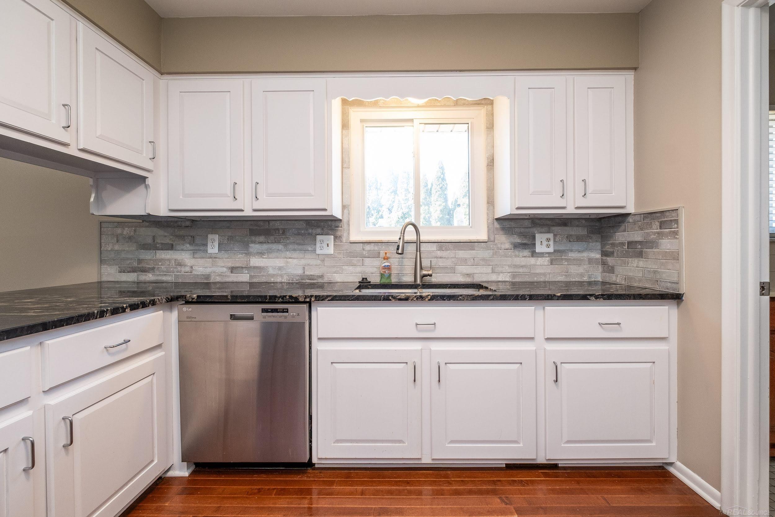 49225 Romeo Plank Road Macomb, MI 48044 - Photo 12 of 32 50171231-0403e3aa-7b4c-4b97-a1d3-9fefc343ecb9.JPG