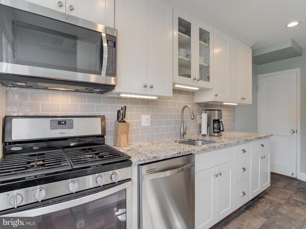 1623 Aberdeen Road Baltimore, MD 21286 - Photo 16 of 36 Stainless steel appliances and 42" cabinetry