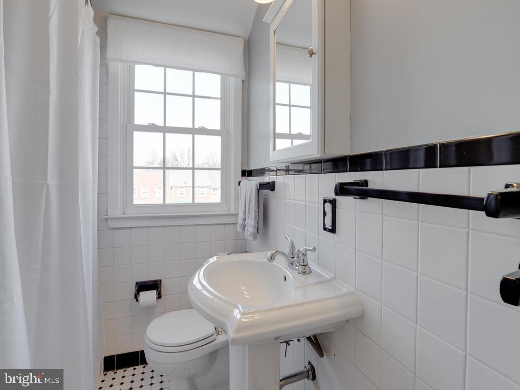 1623 Aberdeen Road Baltimore, MD 21286 - Photo 25 of 36 Classic black and white bathroom with updates