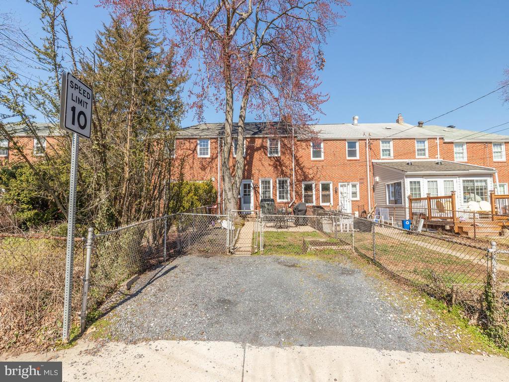 1623 Aberdeen Road Baltimore, MD 21286 - Photo 35 of 36 Walk from your car into the back of the house
