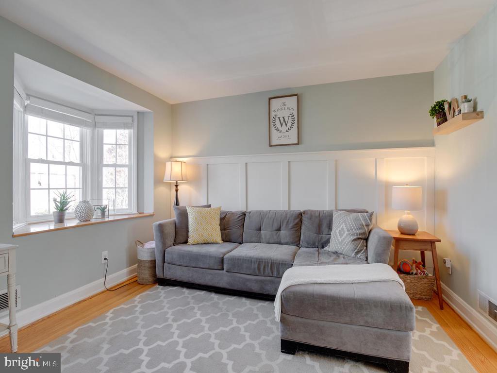 1623 Aberdeen Road Baltimore, MD 21286 - Photo 5 of 36 Beautiful wainscoting