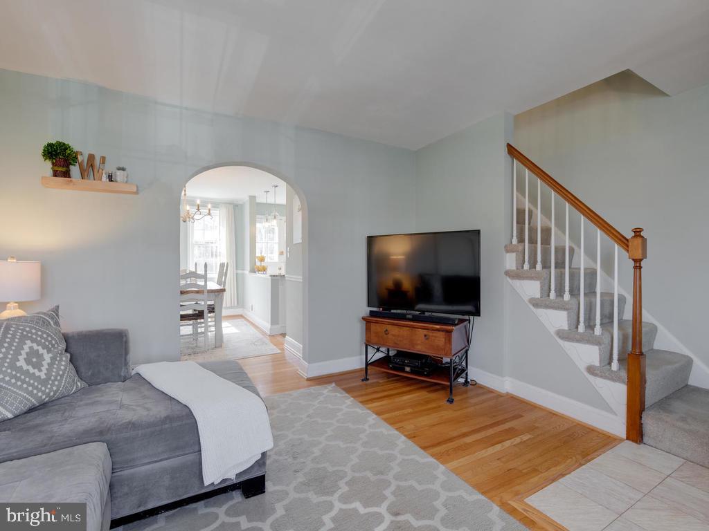 1623 Aberdeen Road Baltimore, MD 21286 - Photo 7 of 36 Archway leads you to the dining room