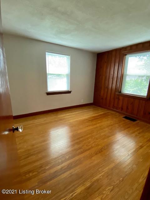 4729 Dover Road Louisville, KY 40216 - Photo 7 of 23 7