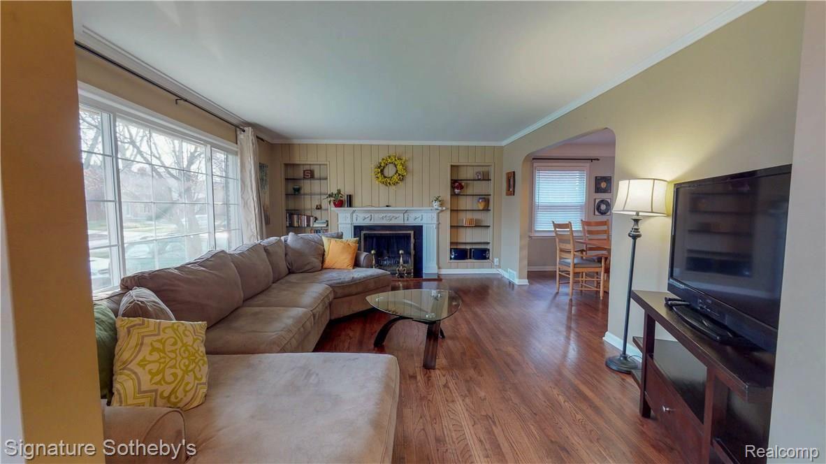 1932 Severn Road Grosse Pointe, MI 48236 - Photo 3 of 24 Living Room