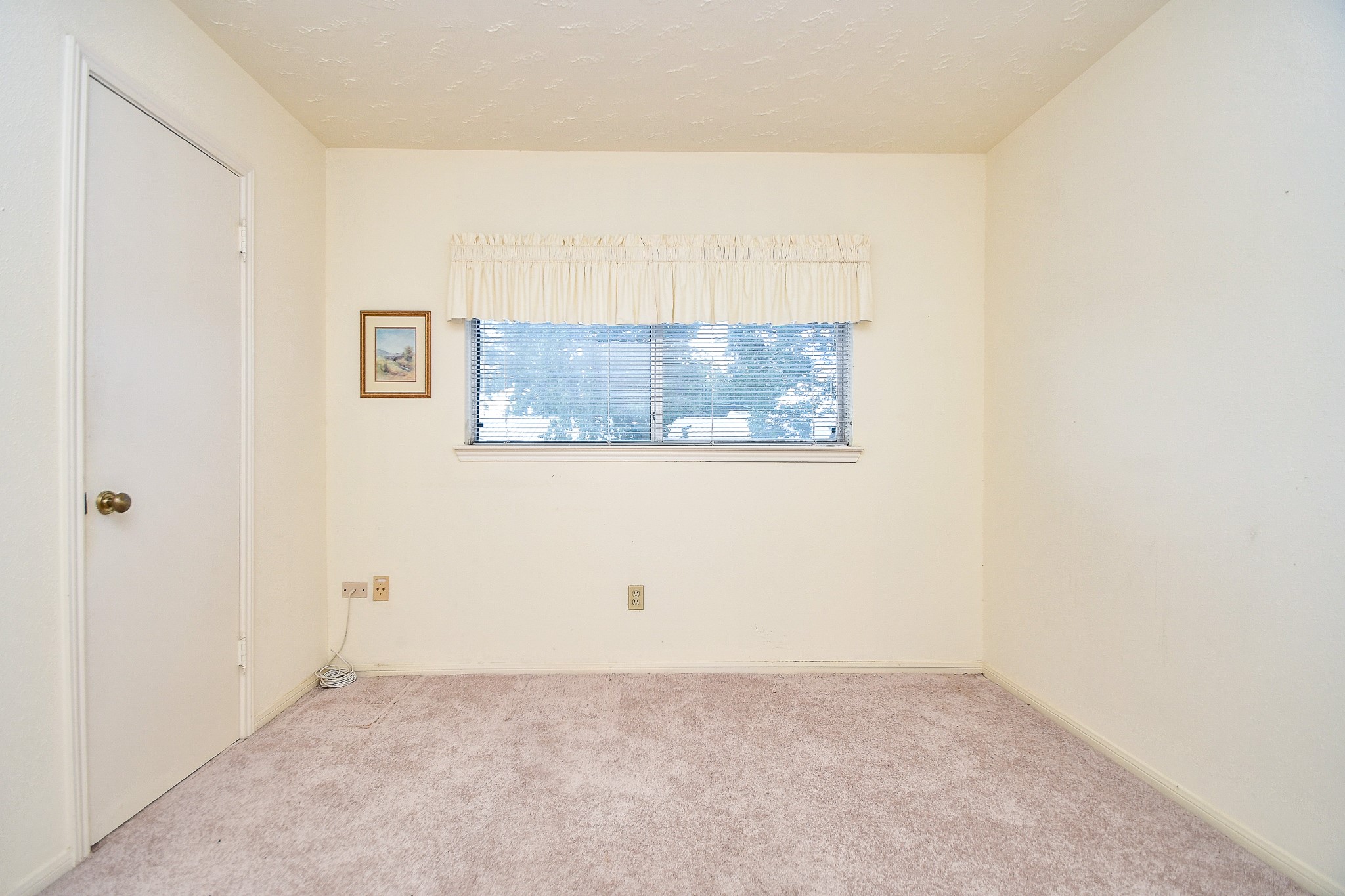 8323 East Ridge Drive Houston, TX 77040 - Photo 22 of 31 an empty room with a window