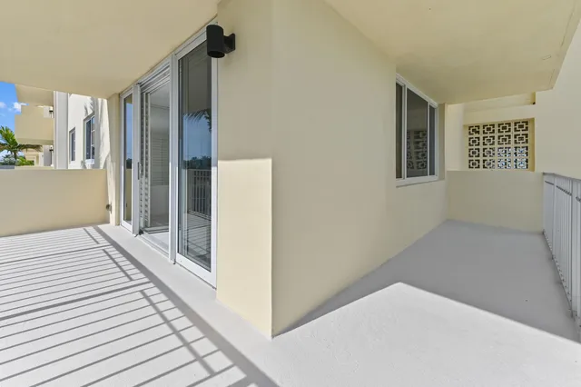 $749,900 | 630 Ocean Drive, Unit 315, Juno Beach, FL 33408