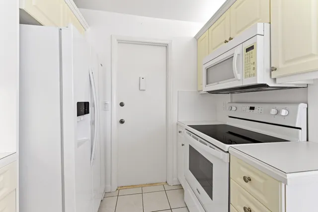 $749,900 | 630 Ocean Drive, Unit 315, Juno Beach, FL 33408