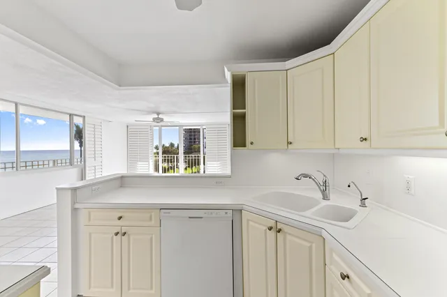 $749,900 | 630 Ocean Drive, Unit 315, Juno Beach, FL 33408