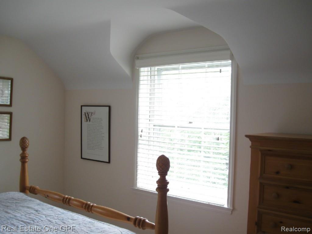 276 Fisher Road Grosse Pointe, MI 48230 - Photo 13 of 23 13 IMG_1908.jpg