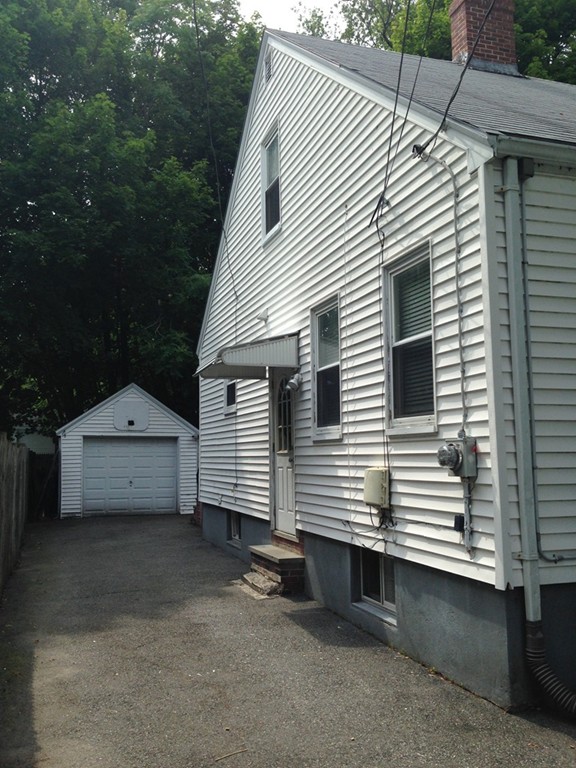 12 Moon Road Lynn, MA 01904 - Photo 4 of 18 Gallery Image 4