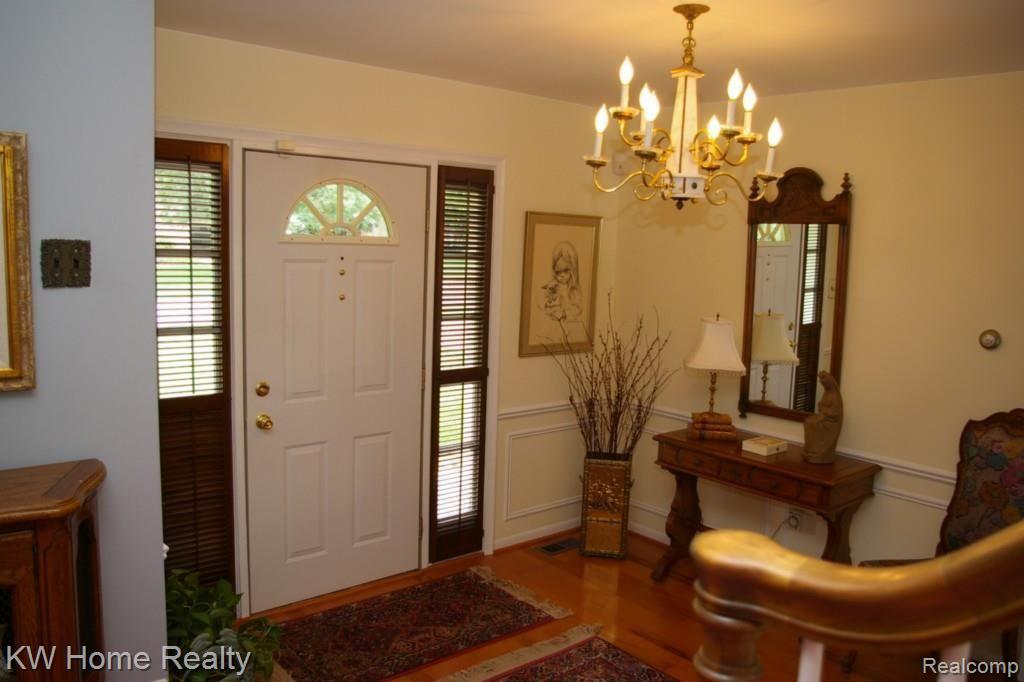 35896 Charter Crest Road Farmington, MI 48335 - Photo 5 of 23 Foyer