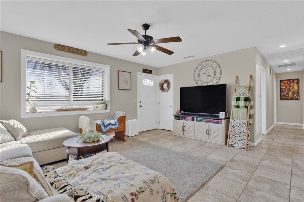 16654 Pawnee Road Apple Valley, CA 92307 - Photo 10 of 42