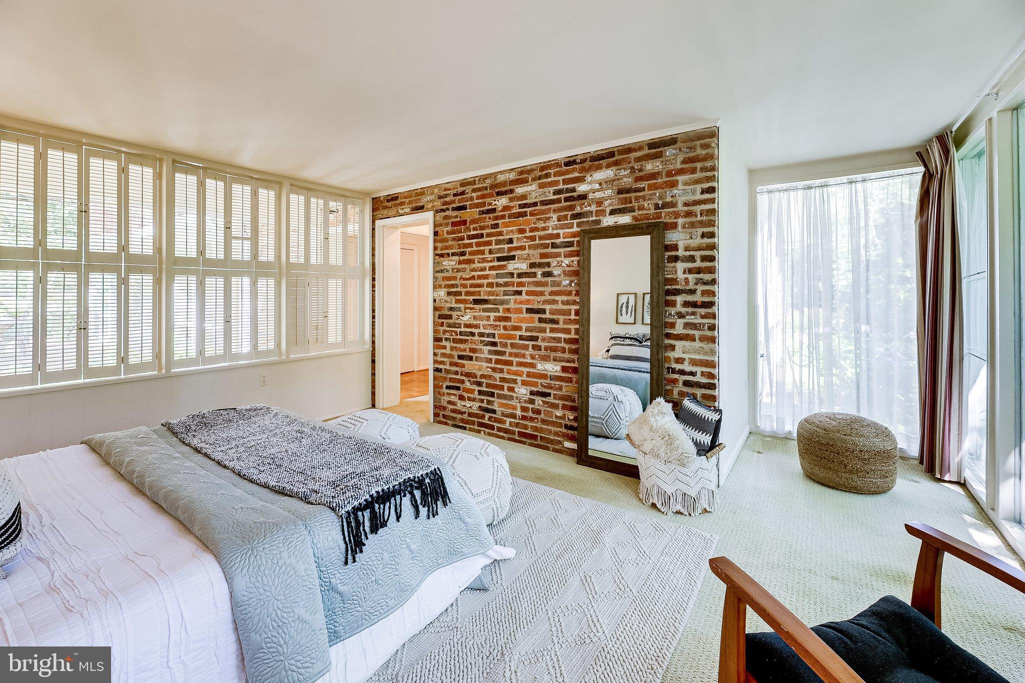 1952 Marthas Road Alexandria, VA 22307 - Photo 14 of 32 Brick wall feature