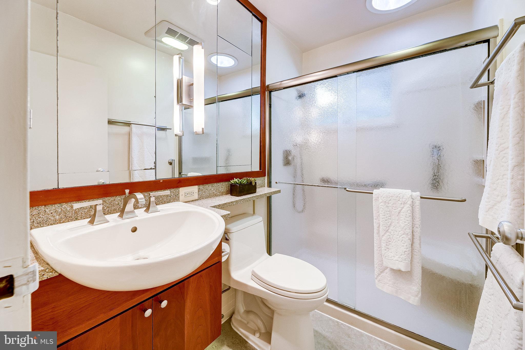 1952 Marthas Road Alexandria, VA 22307 - Photo 20 of 32 Full bath in hallway