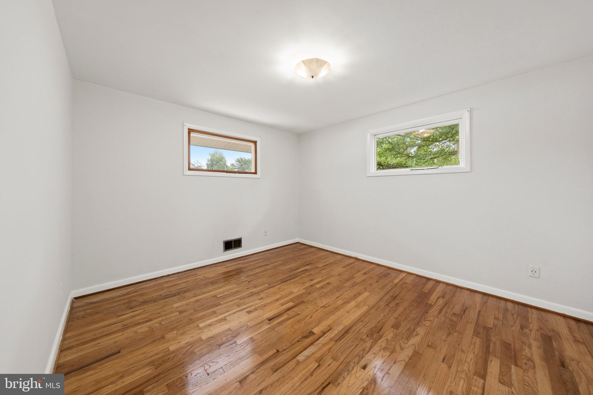 4501 Renn Street Rockville, MD 20853 - Photo 15 of 36
