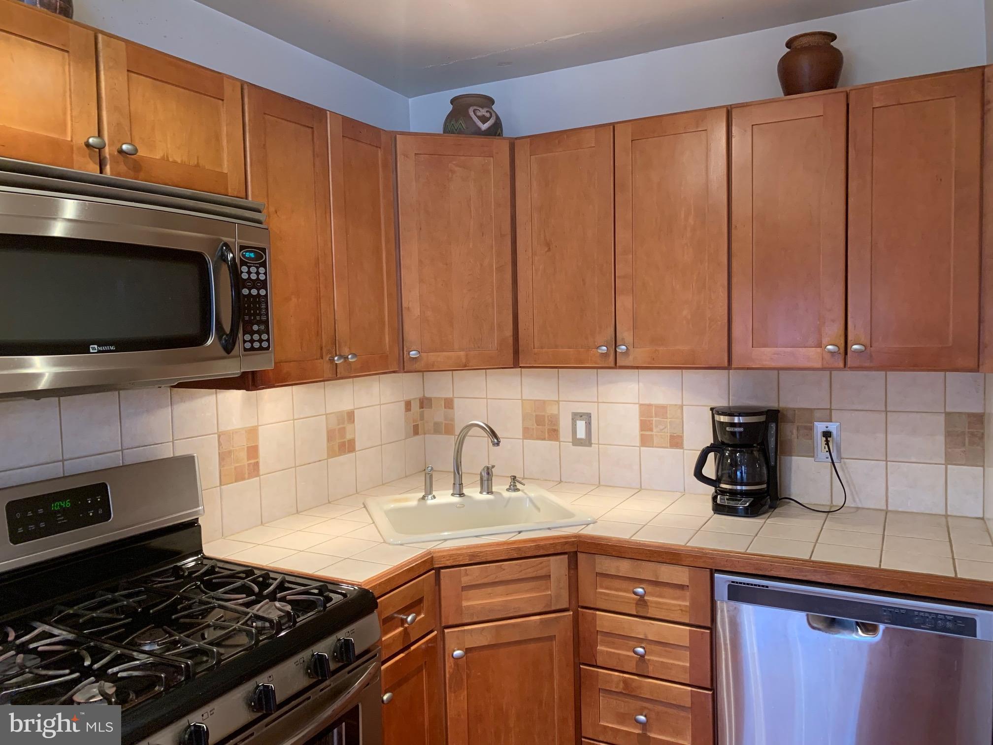 1605 Merribrook Road Philadelphia, PA 19151 - Photo 6 of 28 Gallery Image 6