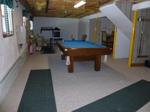 160 State Road Phillipston, MA 01331 - Photo 28 of 30 a room with furniture and a table