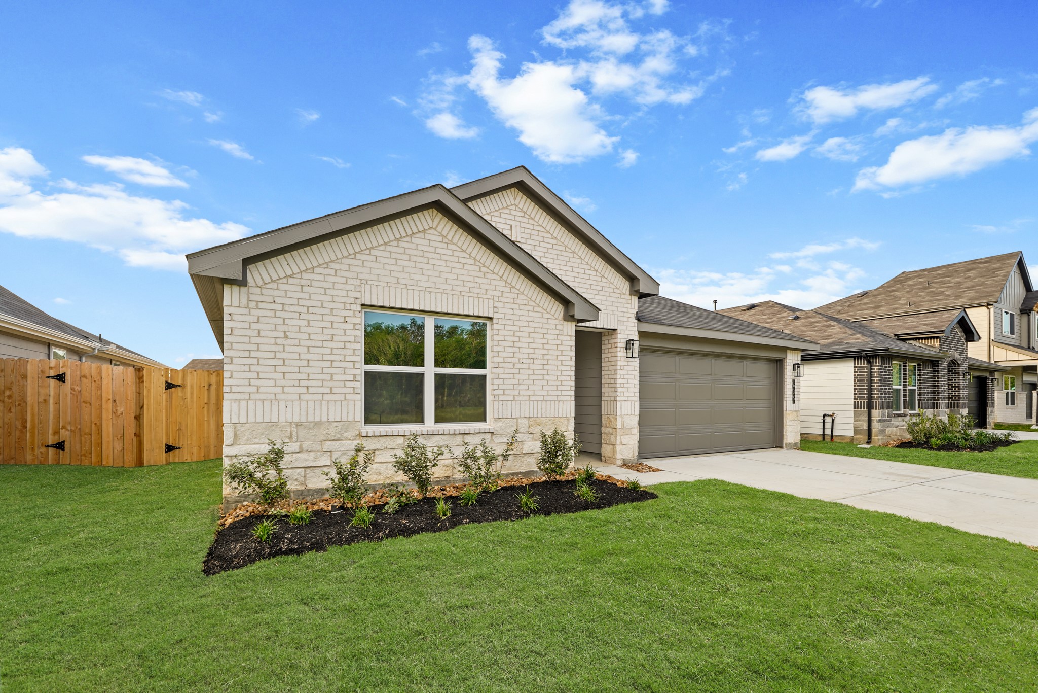 635 Delicate Arch Drive Conroe, TX 77303 - Photo 2 of 30
