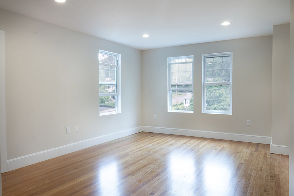 121 Washington Street Wellesley, MA 02481 - Photo 4 of 36