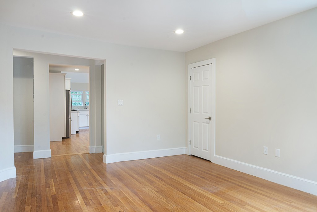 121 Washington Street Wellesley, MA 02481 - Photo 5 of 36