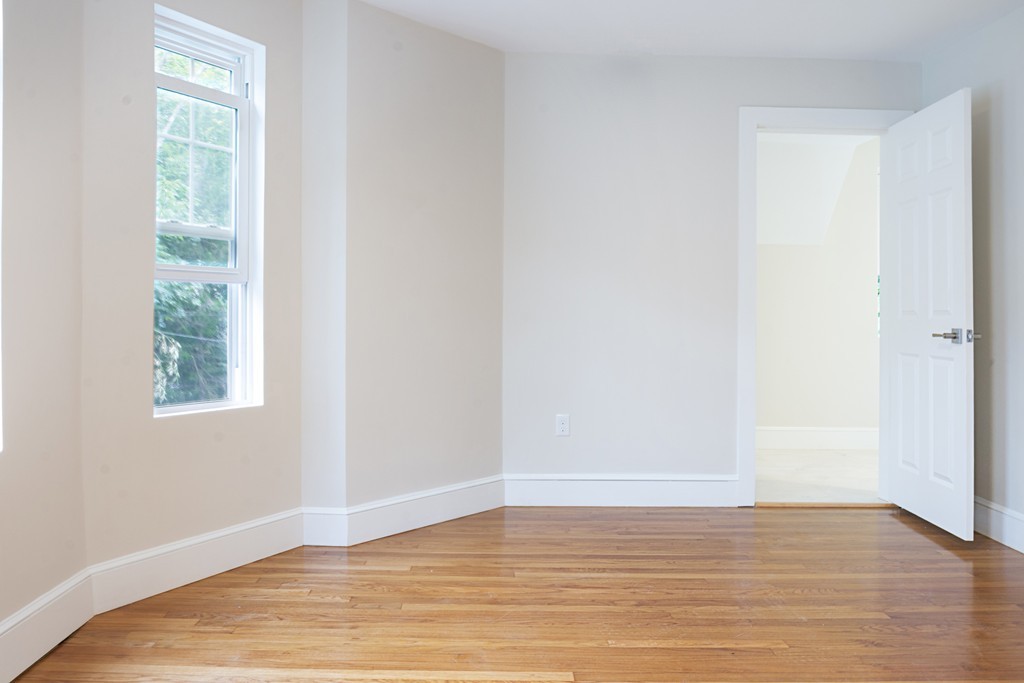 121 Washington Street Wellesley, MA 02481 - Photo 8 of 36