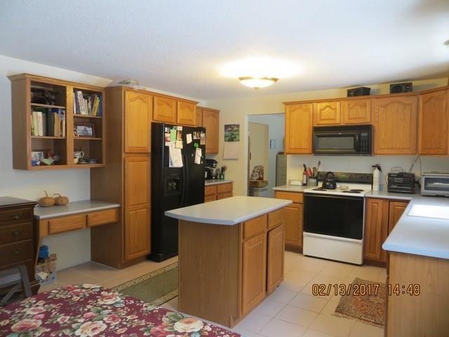 46 Cross Road South China, ME 04358 - Photo 8 of 24 Spacious kitchen - either eat in or...