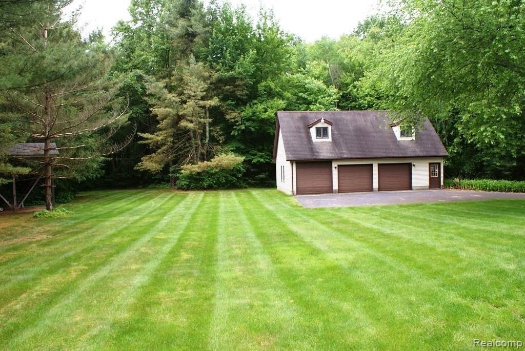 2380 Byers Road Lapeer, MI 48446 - Photo 13 of 76 Rear yard