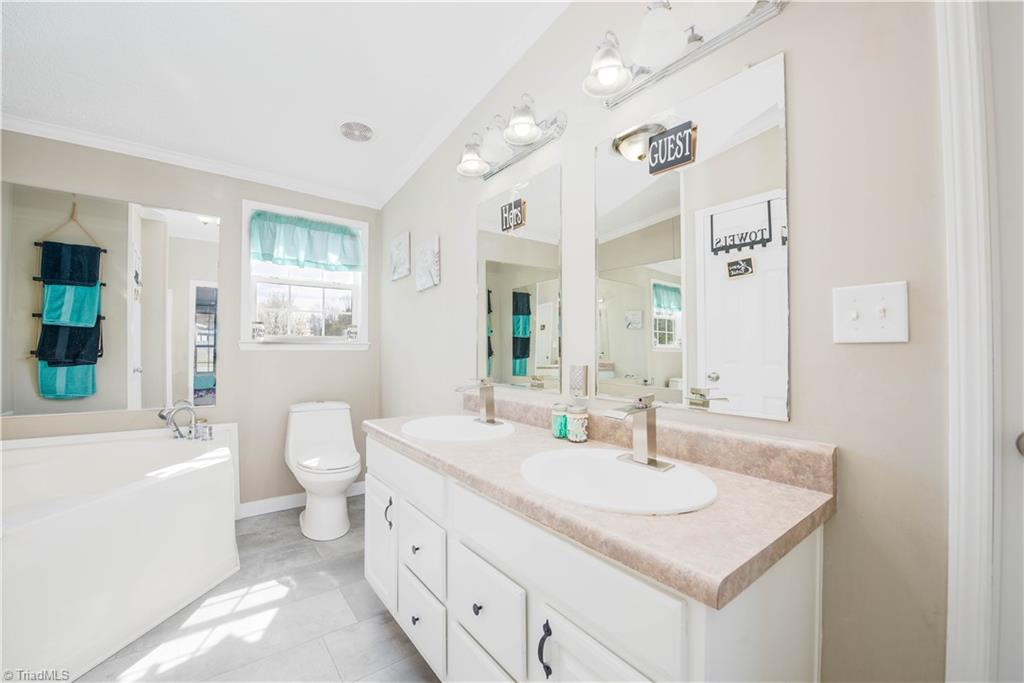1060 Clayton Road Pinnacle, NC 27043 - Photo 5 of 26