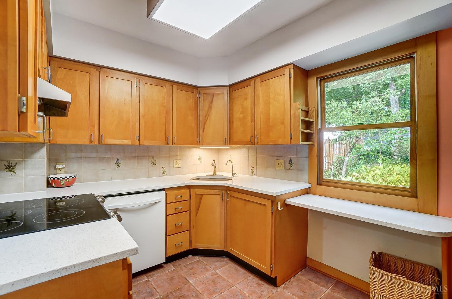 6013 Robison Road Cincinnati, OH 45213 - Photo 5 of 36 Gallery Image 5
