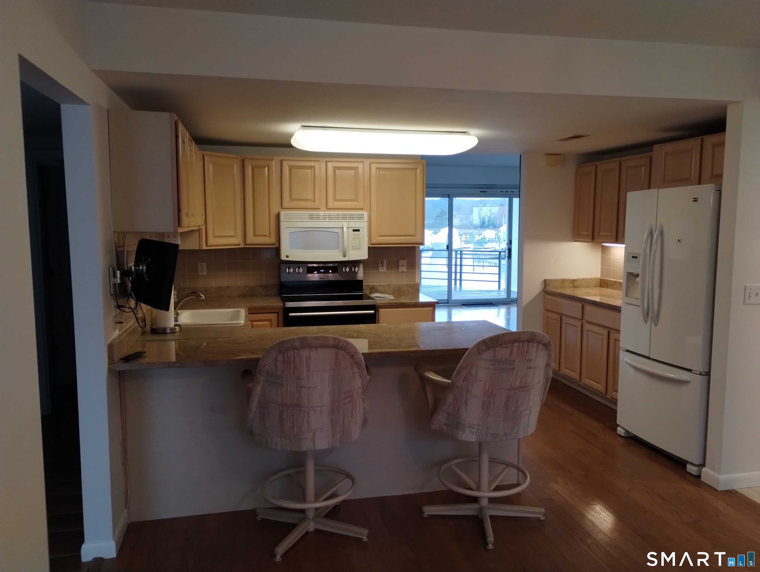523 Popes Island Road, Unit 523 Milford, CT 06461 - Photo 5 of 33 a kitchen with a refrigerator a stove a sink dishwasher and a microwave