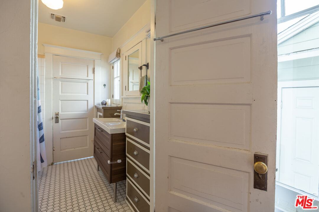 732 North Toledo Walk Long Beach, CA 90813 - Photo 39 of 65