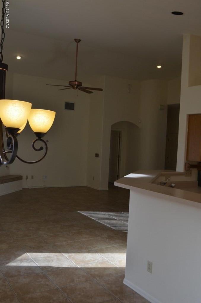 11240 North Sawtooth Road Oro Valley, AZ 85737 - Photo 10 of 44