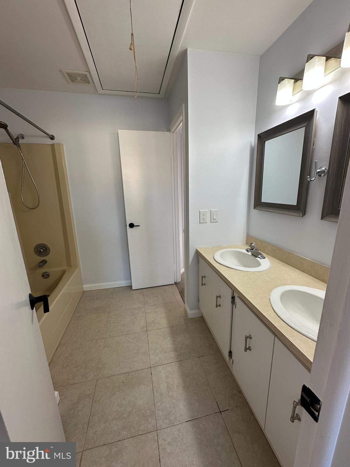 904 Andover Place Warminster, PA 18974 - Photo 24 of 28 Second floor Bath