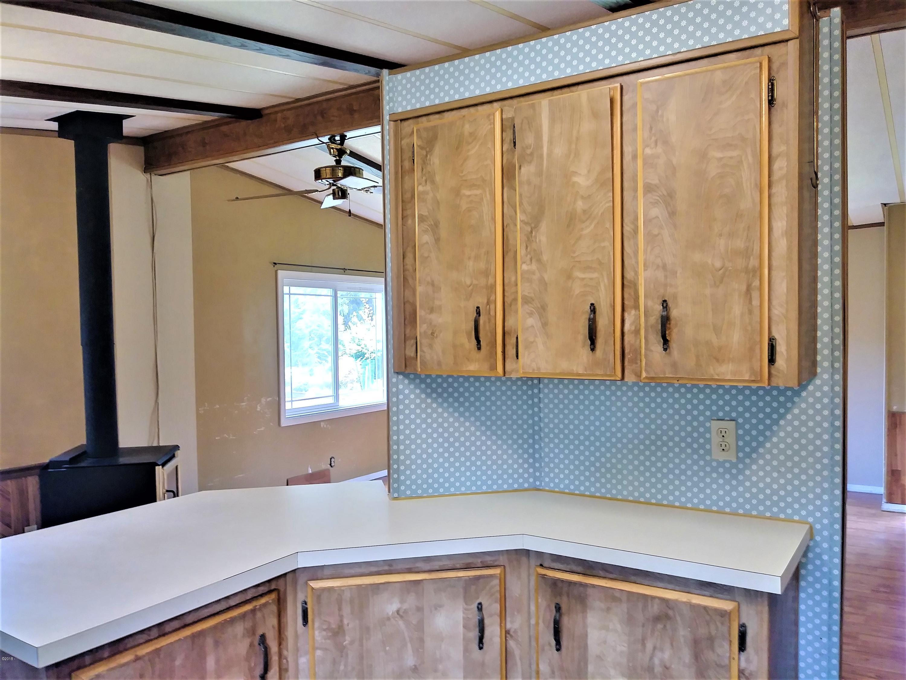 511 Southeast Moffitt Road Waldport, OR 97394 - Photo 23 of 37 Kitchen