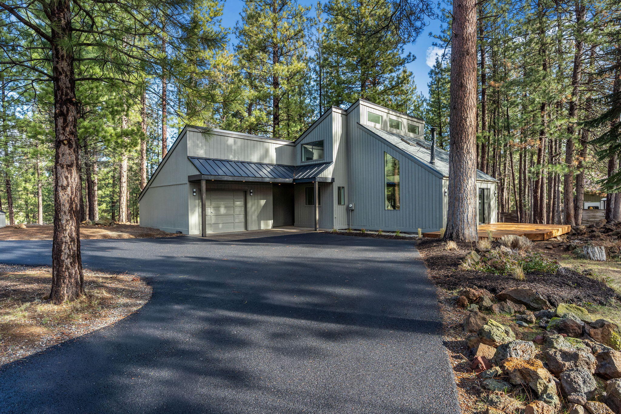 14455 Crossroads Loop Sisters, OR 97759 - Photo 1 of 37