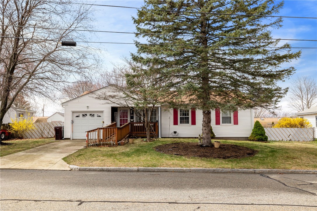 202 Woodhaven Road Woonsocket, RI 02895 - Photo 3 of 14 Gallery Image 3