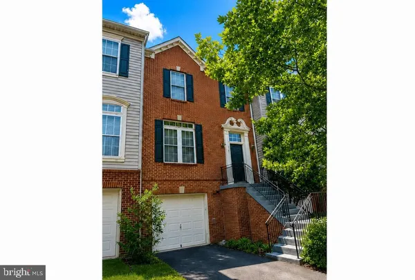 $2,950 | 43061 Golf View Drive, Chantilly, VA 20152