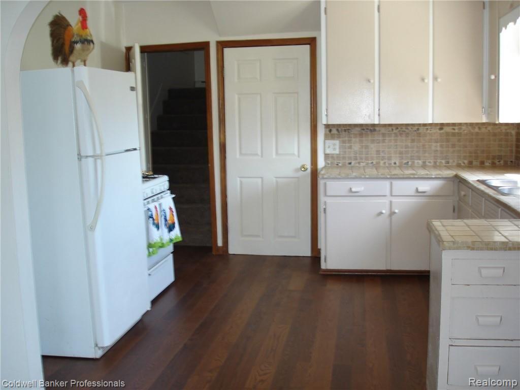 4451 Diehl Road Metamora, MI 48455 - Photo 12 of 34 Includes Stove & Refrigerator