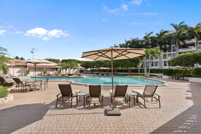 $6,495,000 | 200 Bradley Place, Unit 302, Palm Beach, FL 33480