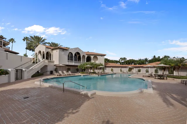 $6,495,000 | 200 Bradley Place, Unit 302, Palm Beach, FL 33480