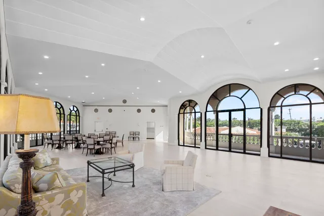 $6,495,000 | 200 Bradley Place, Unit 302, Palm Beach, FL 33480