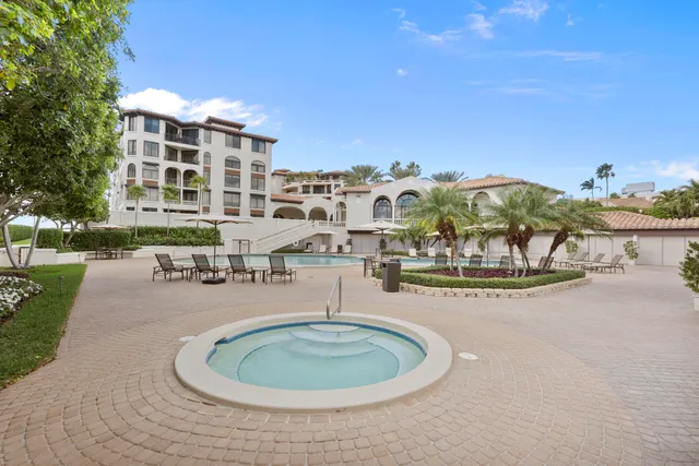 $6,495,000 | 200 Bradley Place, Unit 302, Palm Beach, FL 33480