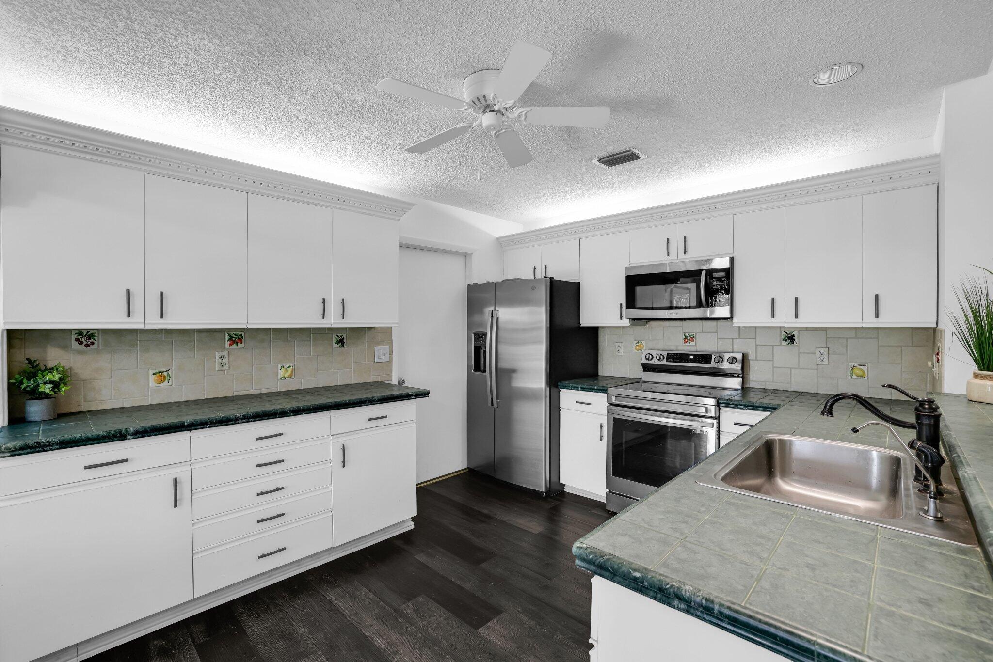 9528 Palisades Park Road Boca Raton, FL 33428 - Photo 20 of 45 9528 Palisades Park - 20.jpg-SMALL