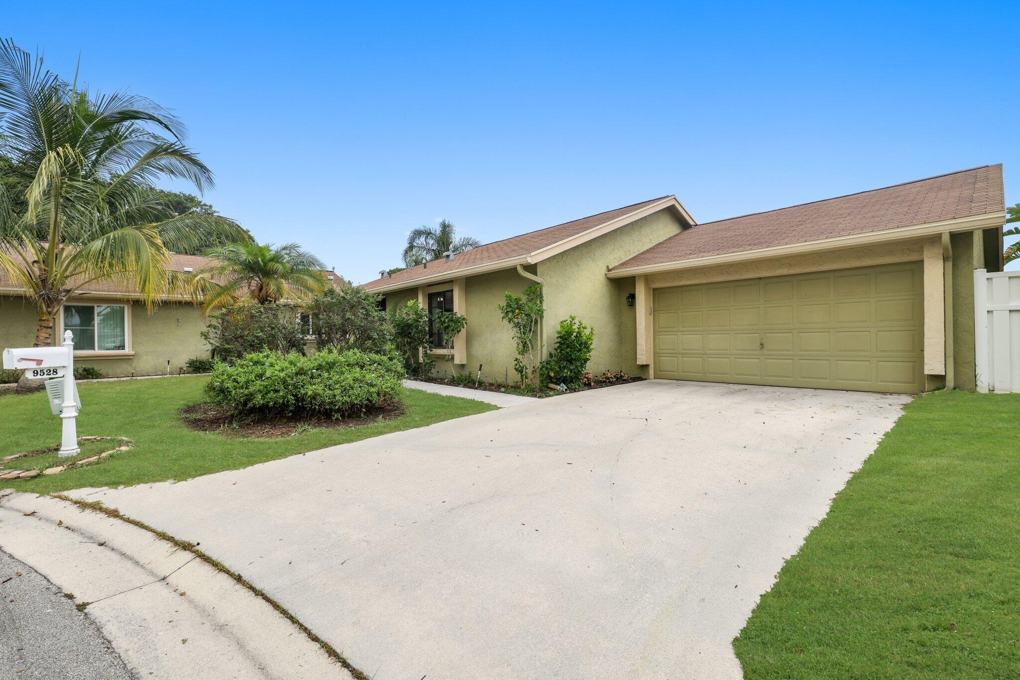 9528 Palisades Park Road Boca Raton, FL 33428 - Photo 3 of 45 9528 Palisades Park - 3.jpg-SMALL