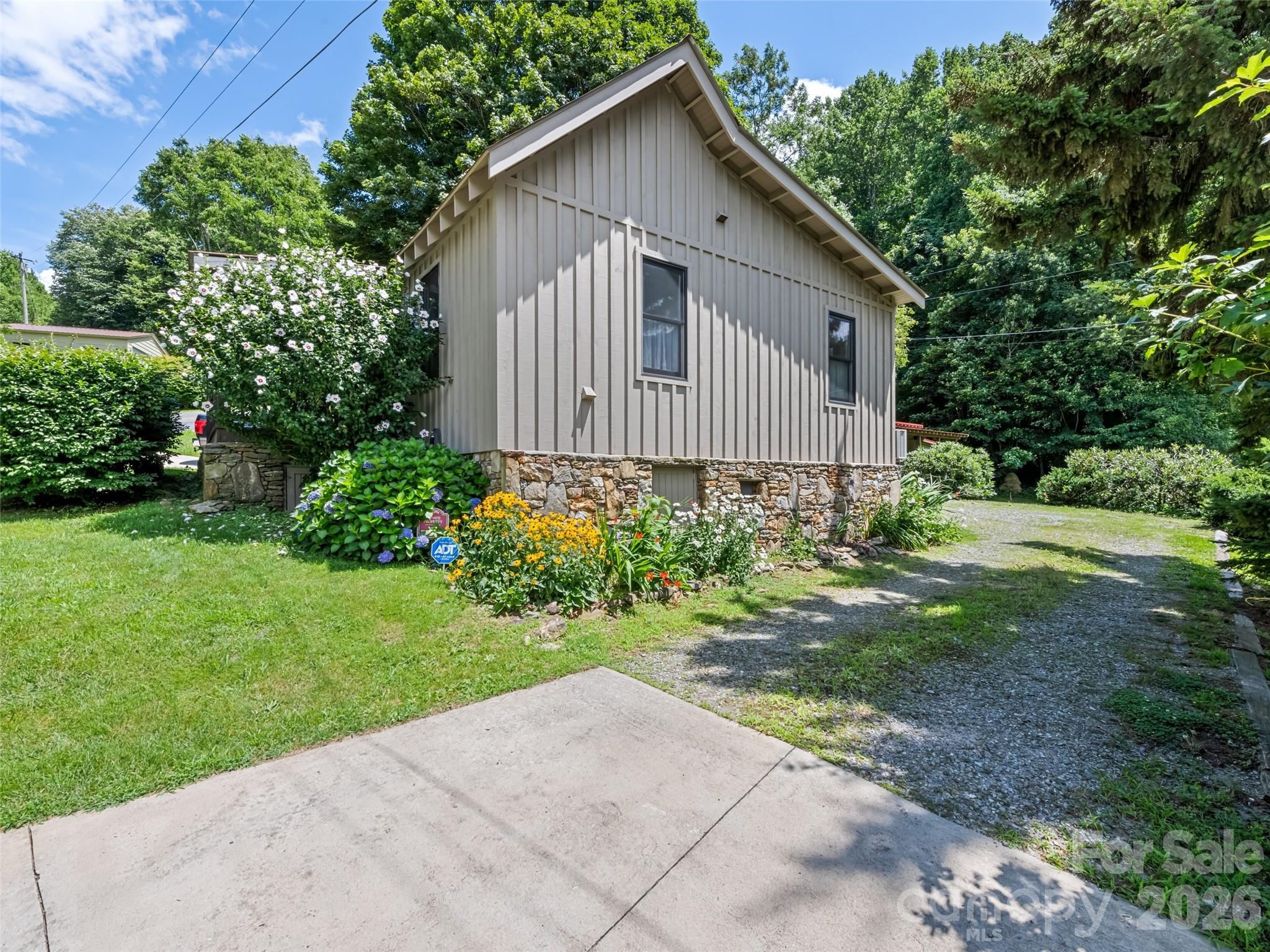 404 Red Bank Road Waynesville, NC 28786 - Photo 3 of 46