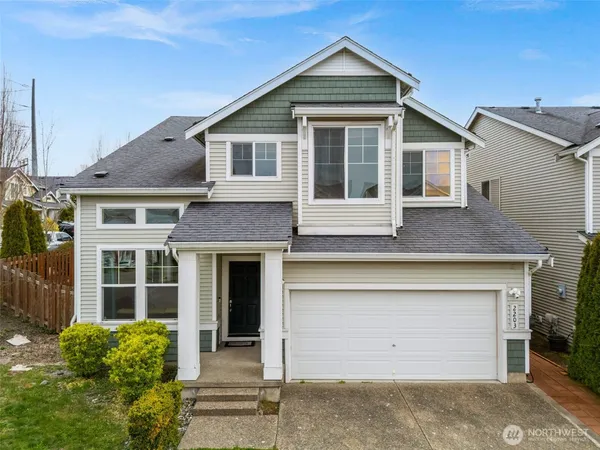 $749,999 | 2203 164th Ave Court East, Lake Tapps, WA 98391